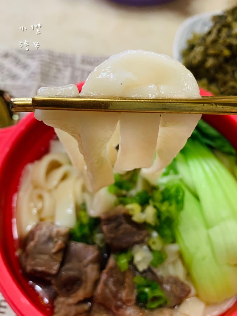 《宅配美食》開箱 洪師父牛肉麵 5屆冠軍的牛肉麵宅配到家 在家防疫也能吃到好料 冷凍調理包推薦 牛肉麵推薦 防疫推薦