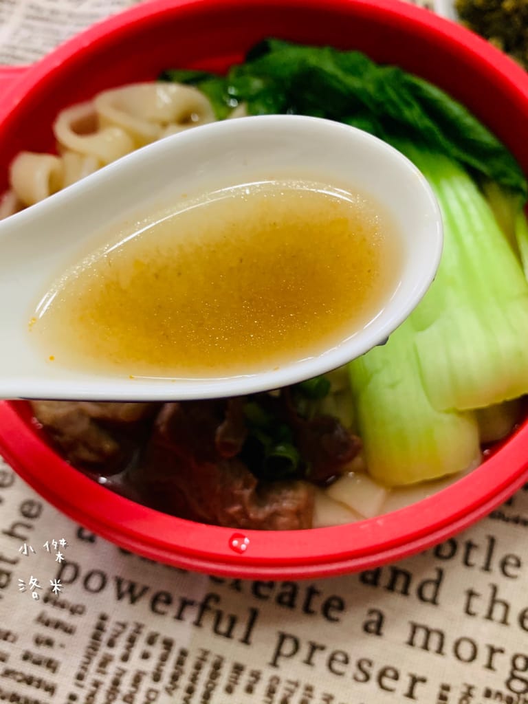 《宅配美食》開箱 洪師父牛肉麵 5屆冠軍的牛肉麵宅配到家 在家防疫也能吃到好料 冷凍調理包推薦 牛肉麵推薦 防疫推薦
