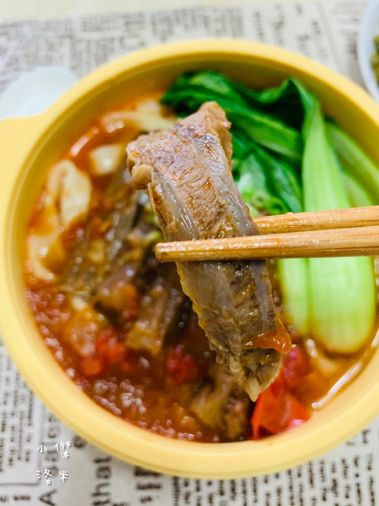 《宅配美食》開箱 洪師父牛肉麵 5屆冠軍的牛肉麵宅配到家 在家防疫也能吃到好料 冷凍調理包推薦 牛肉麵推薦 防疫推薦
