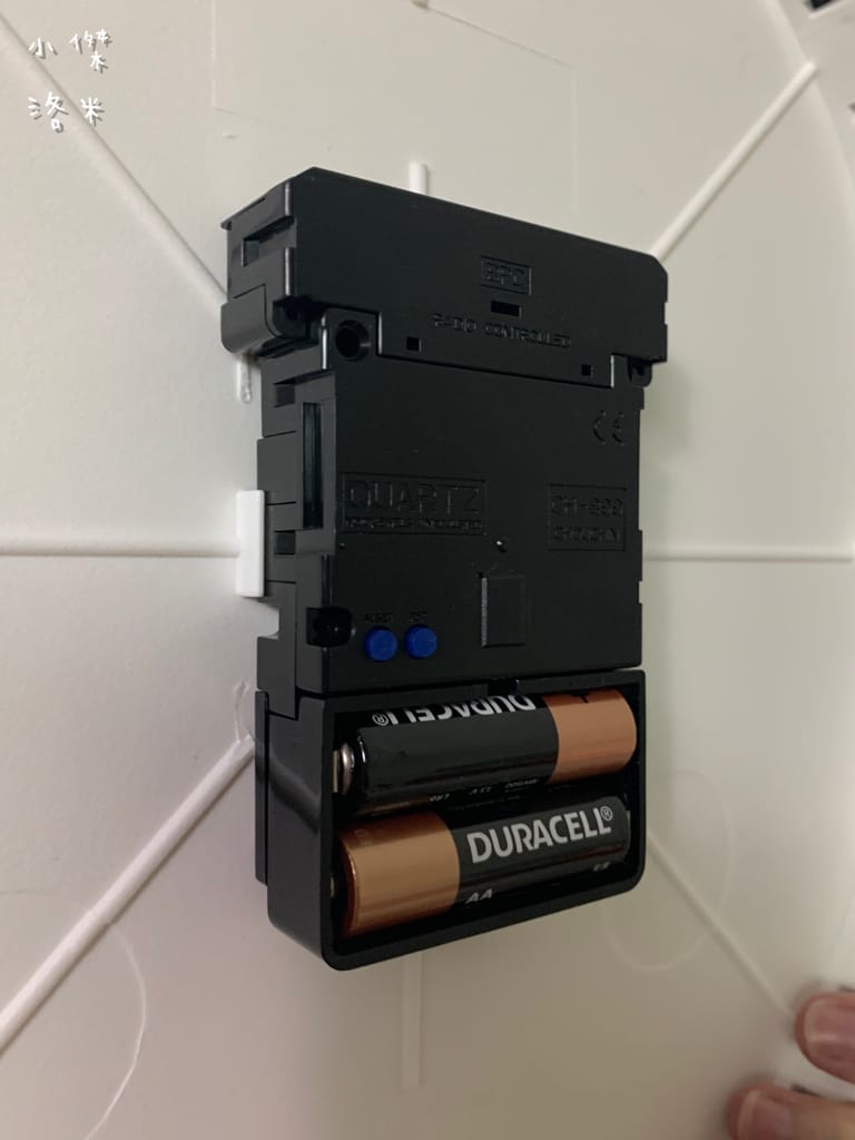 《生活》開箱 ALFASO 法詩計時 電波時鐘｜第三代經典電波鐘 精準自動對時 養成守時好習慣 精點黑白百搭鐘