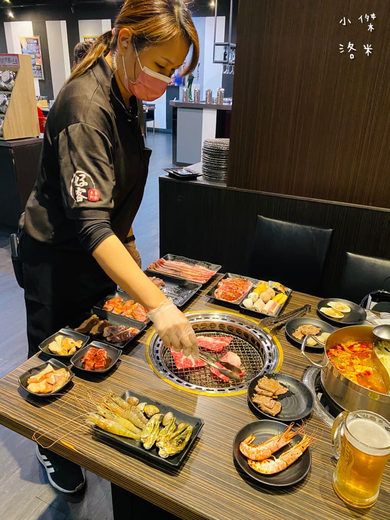 《美食》好客燒烤｜火烤兩吃海陸全餐吃到飽 頂級肉品帝王蟹 樹林秀泰美食推薦