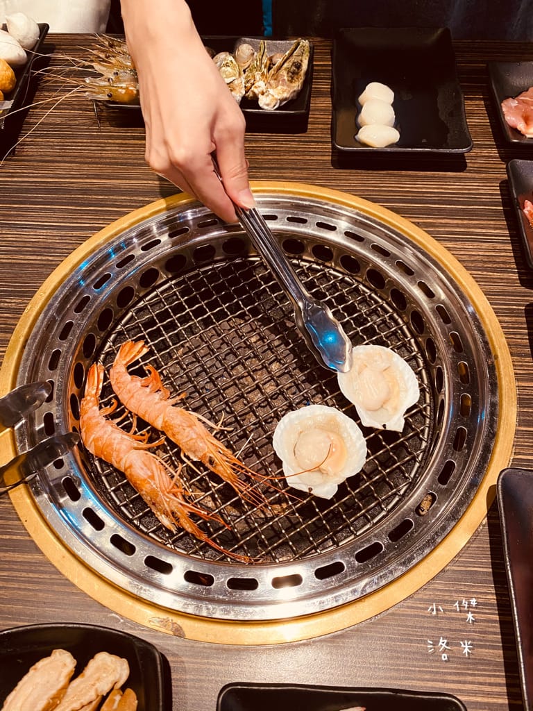 《美食》好客燒烤｜火烤兩吃海陸全餐吃到飽 頂級肉品帝王蟹 樹林秀泰美食推薦