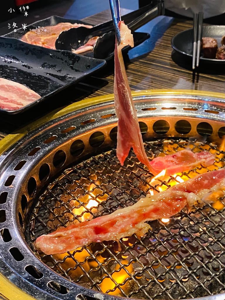 《美食》好客燒烤｜火烤兩吃海陸全餐吃到飽 頂級肉品帝王蟹 樹林秀泰美食推薦