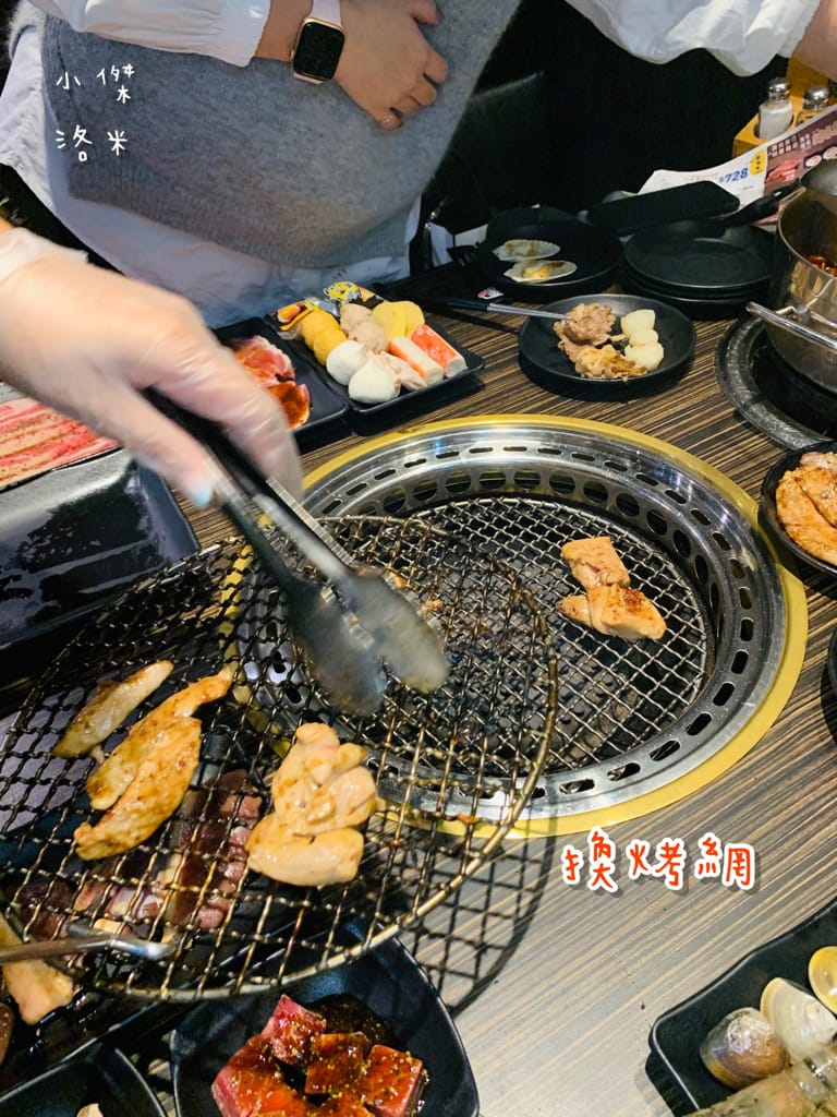 《美食》好客燒烤｜火烤兩吃海陸全餐吃到飽 頂級肉品帝王蟹 樹林秀泰美食推薦