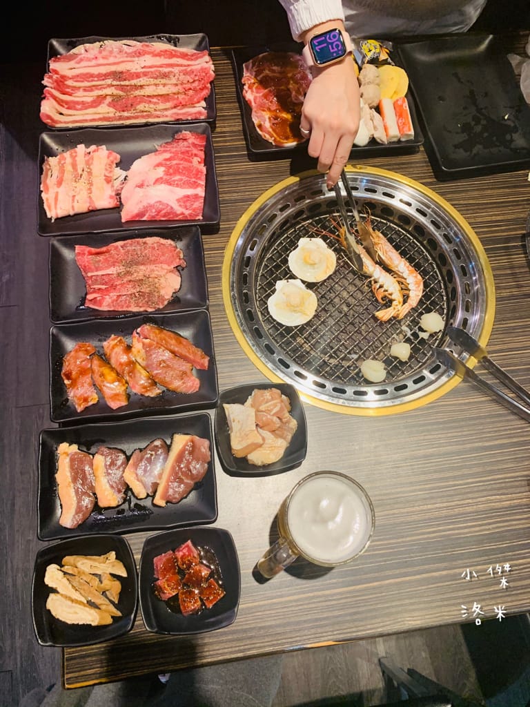《美食》好客燒烤｜火烤兩吃海陸全餐吃到飽 頂級肉品帝王蟹 樹林秀泰美食推薦