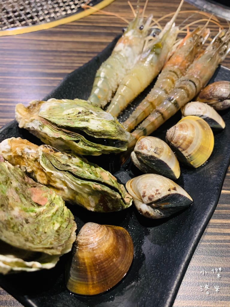 《美食》好客燒烤｜火烤兩吃海陸全餐吃到飽 頂級肉品帝王蟹 樹林秀泰美食推薦