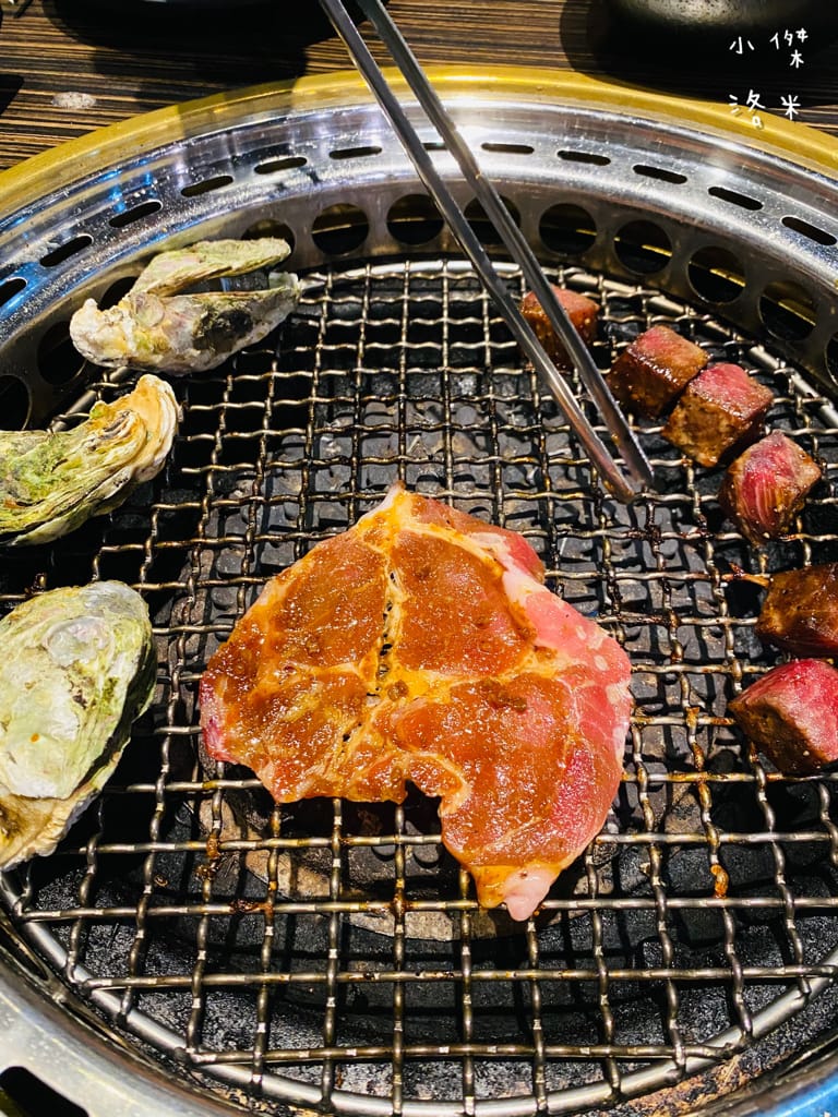 《美食》好客燒烤｜火烤兩吃海陸全餐吃到飽 頂級肉品帝王蟹 樹林秀泰美食推薦