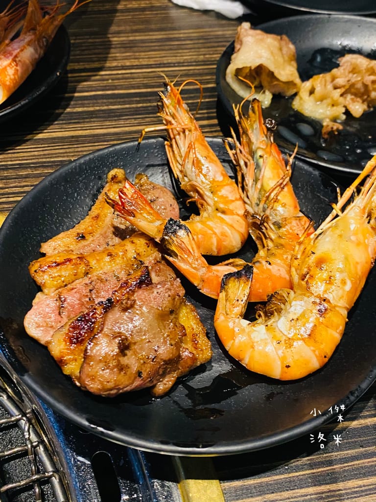 《美食》好客燒烤｜火烤兩吃海陸全餐吃到飽 頂級肉品帝王蟹 樹林秀泰美食推薦