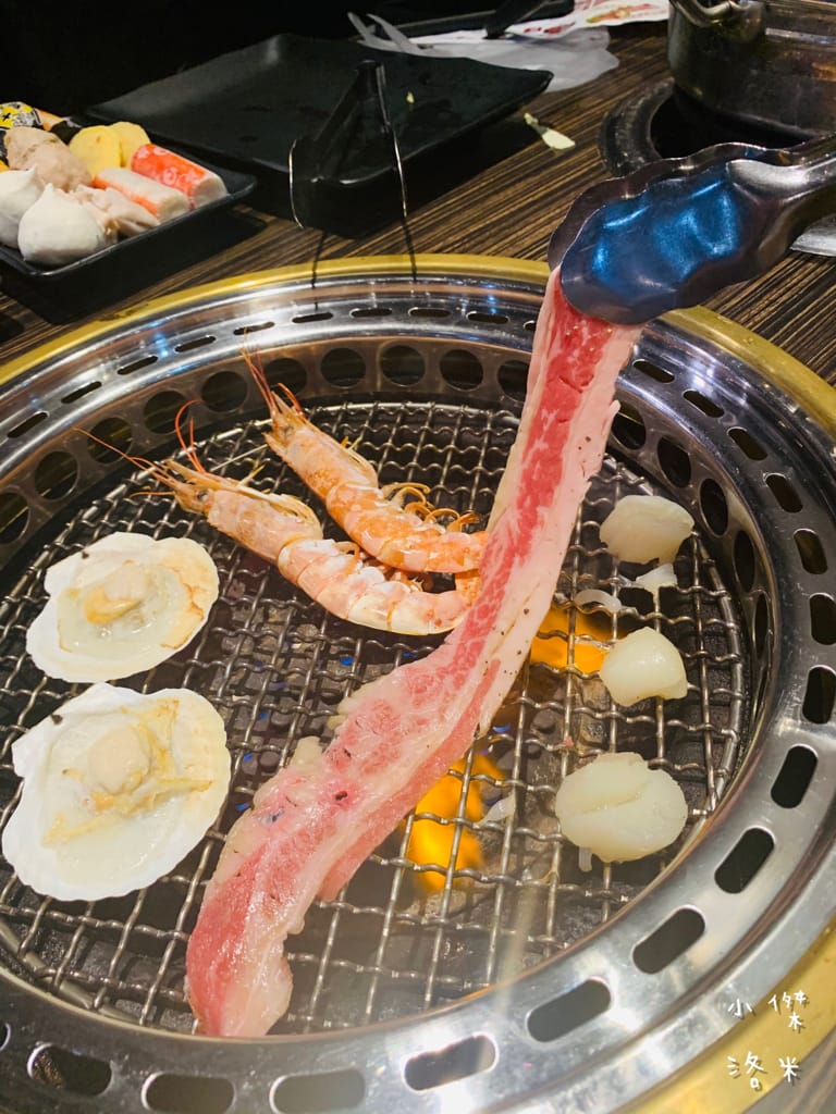《美食》好客燒烤｜火烤兩吃海陸全餐吃到飽 頂級肉品帝王蟹 樹林秀泰美食推薦