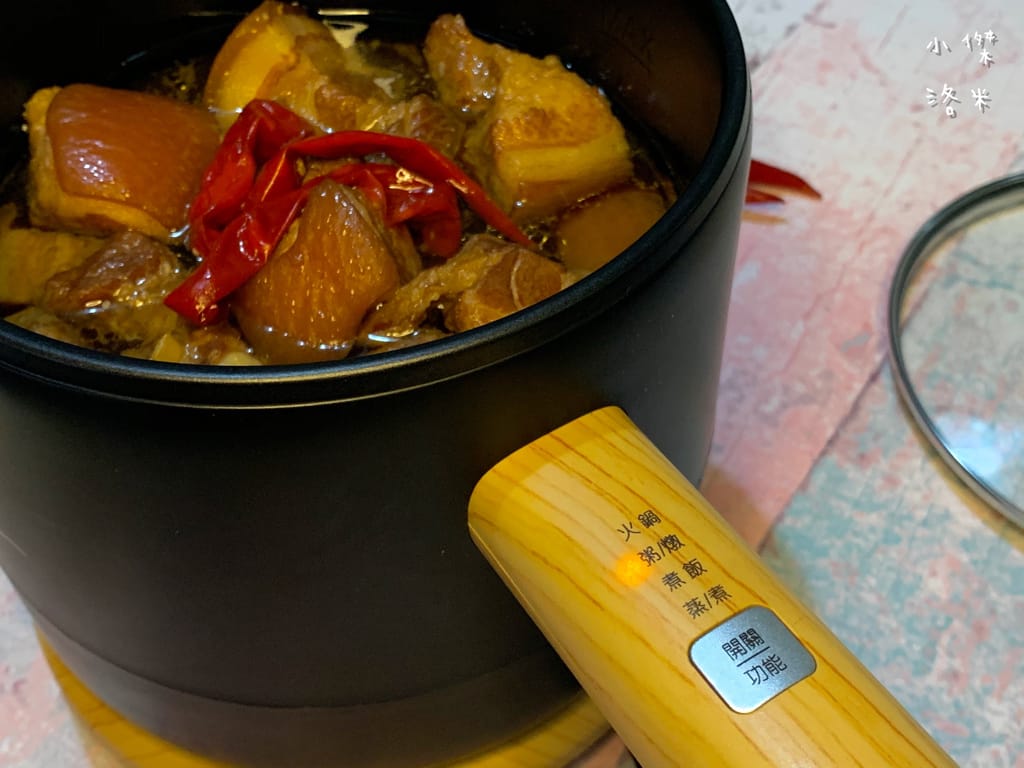 《生活》開箱【MOLIJIA 魔力家】M17 多功能不沾快煮小電鍋/電子鍋1.8L｜黑木紋款 上蒸下煮省時安全 小資族租屋族獨身族一鍋剛剛好 簡單小電鍋料理分享