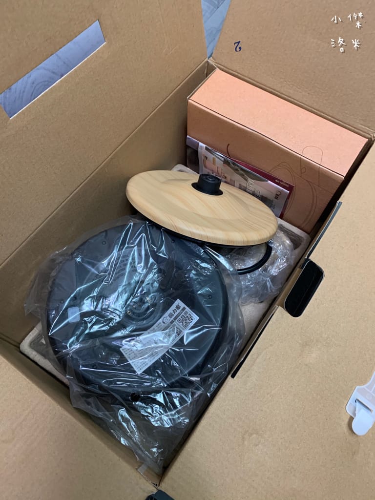 《生活》開箱【MOLIJIA 魔力家】M17 多功能不沾快煮小電鍋/電子鍋1.8L｜黑木紋款 上蒸下煮省時安全 小資族租屋族獨身族一鍋剛剛好 簡單小電鍋料理分享