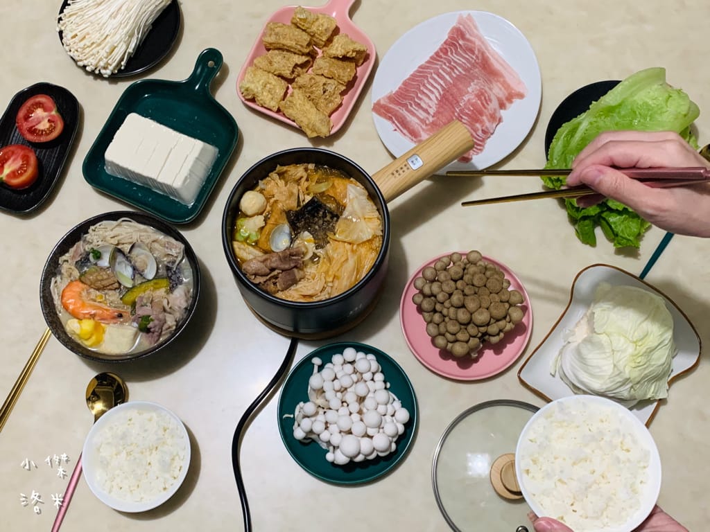 《生活》開箱【MOLIJIA 魔力家】M17 多功能不沾快煮小電鍋/電子鍋1.8L｜黑木紋款 上蒸下煮省時安全 小資族租屋族獨身族一鍋剛剛好 簡單小電鍋料理分享