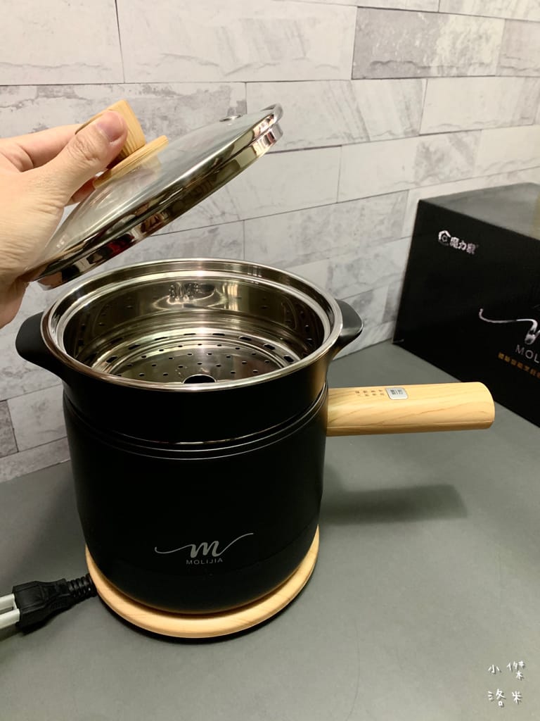 《生活》開箱【MOLIJIA 魔力家】M17 多功能不沾快煮小電鍋/電子鍋1.8L｜黑木紋款 上蒸下煮省時安全 小資族租屋族獨身族一鍋剛剛好 簡單小電鍋料理分享