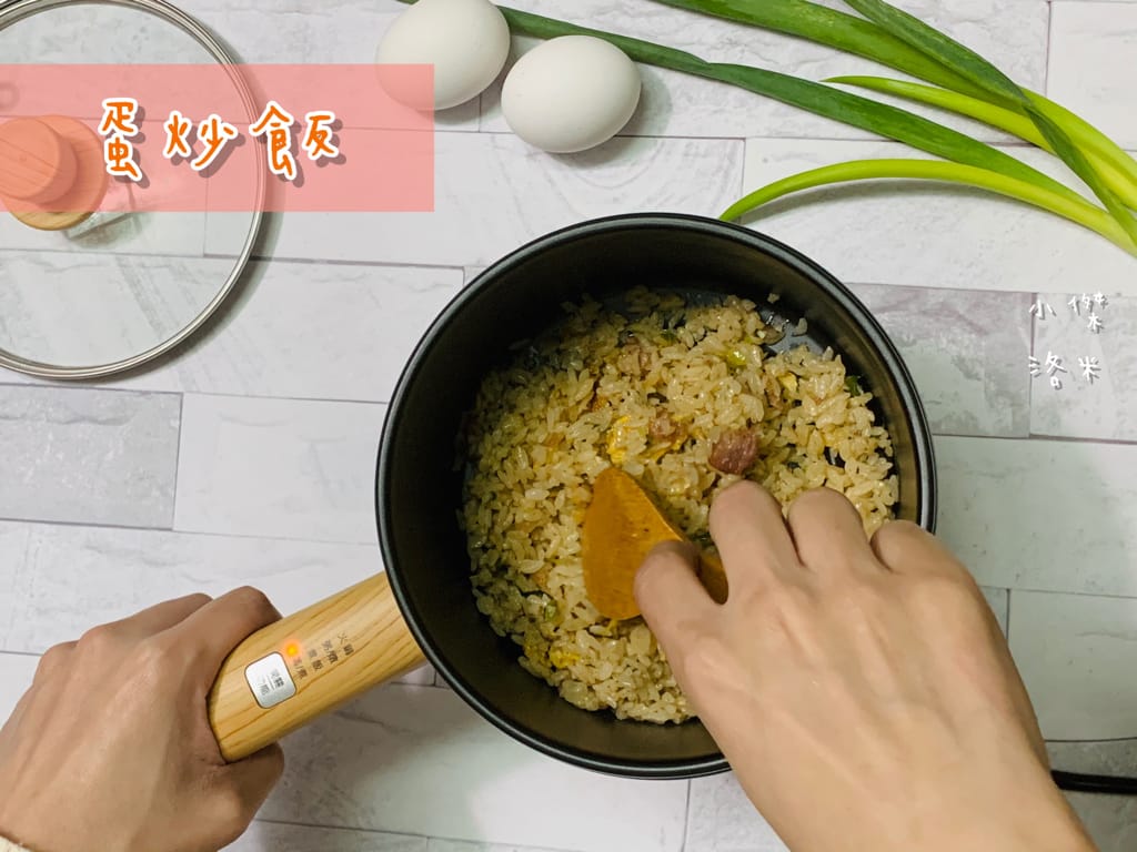 《生活》開箱【MOLIJIA 魔力家】M17 多功能不沾快煮小電鍋/電子鍋1.8L｜黑木紋款 上蒸下煮省時安全 小資族租屋族獨身族一鍋剛剛好 簡單小電鍋料理分享