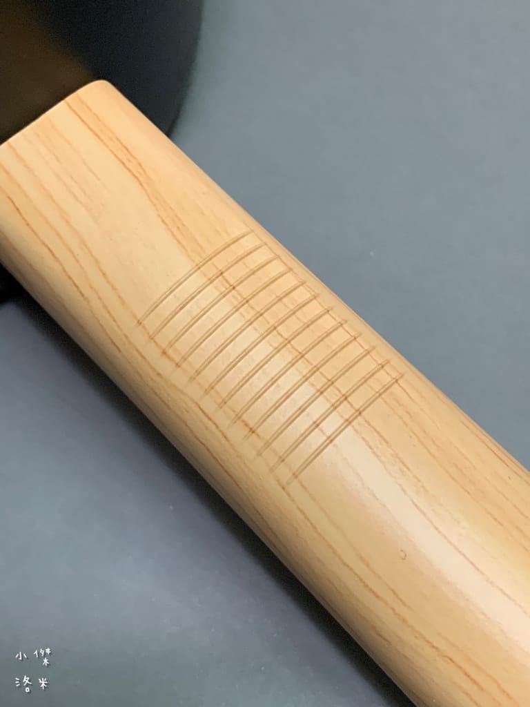 《生活》開箱【MOLIJIA 魔力家】M17 多功能不沾快煮小電鍋/電子鍋1.8L｜黑木紋款 上蒸下煮省時安全 小資族租屋族獨身族一鍋剛剛好 簡單小電鍋料理分享