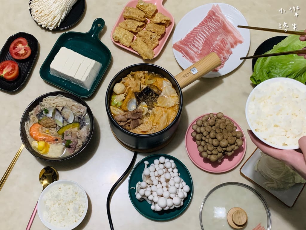 《生活》開箱【MOLIJIA 魔力家】M17 多功能不沾快煮小電鍋/電子鍋1.8L｜黑木紋款 上蒸下煮省時安全 小資族租屋族獨身族一鍋剛剛好 簡單小電鍋料理分享