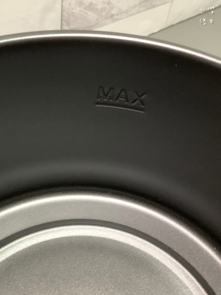 《生活》開箱【MOLIJIA 魔力家】M17 多功能不沾快煮小電鍋/電子鍋1.8L｜黑木紋款 上蒸下煮省時安全 小資族租屋族獨身族一鍋剛剛好 簡單小電鍋料理分享