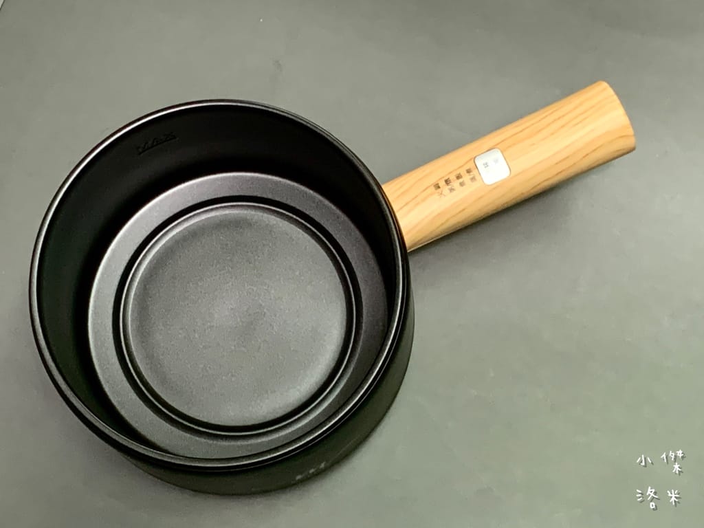 《生活》開箱【MOLIJIA 魔力家】M17 多功能不沾快煮小電鍋/電子鍋1.8L｜黑木紋款 上蒸下煮省時安全 小資族租屋族獨身族一鍋剛剛好 簡單小電鍋料理分享