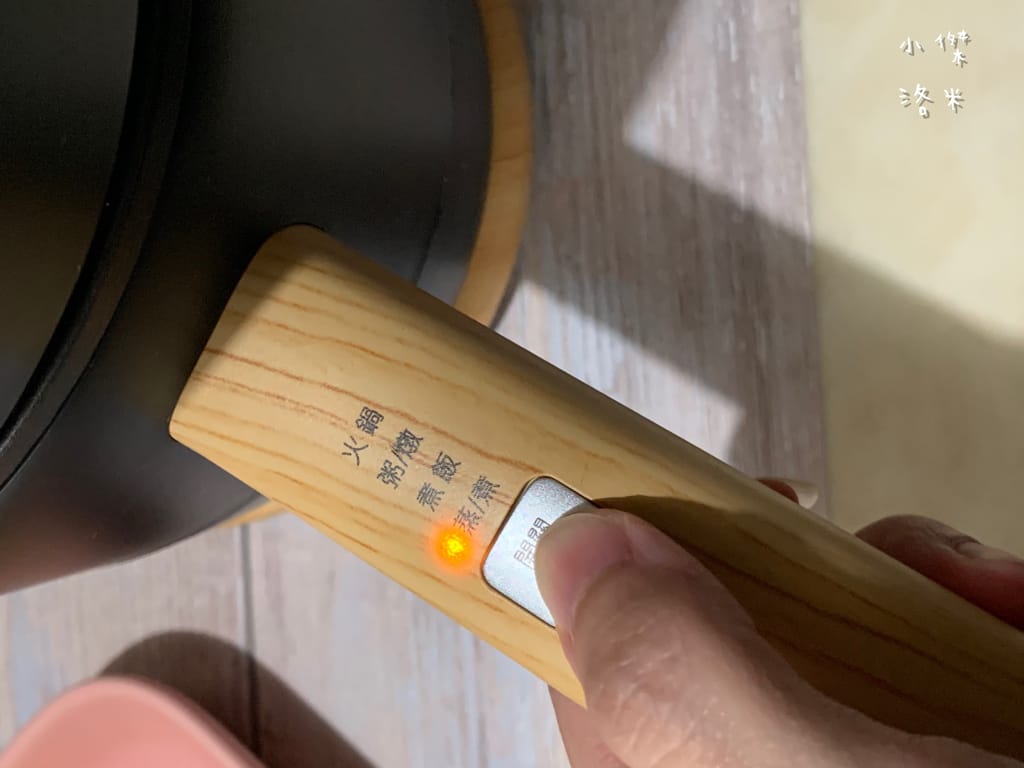 《生活》開箱【MOLIJIA 魔力家】M17 多功能不沾快煮小電鍋/電子鍋1.8L｜黑木紋款 上蒸下煮省時安全 小資族租屋族獨身族一鍋剛剛好 簡單小電鍋料理分享