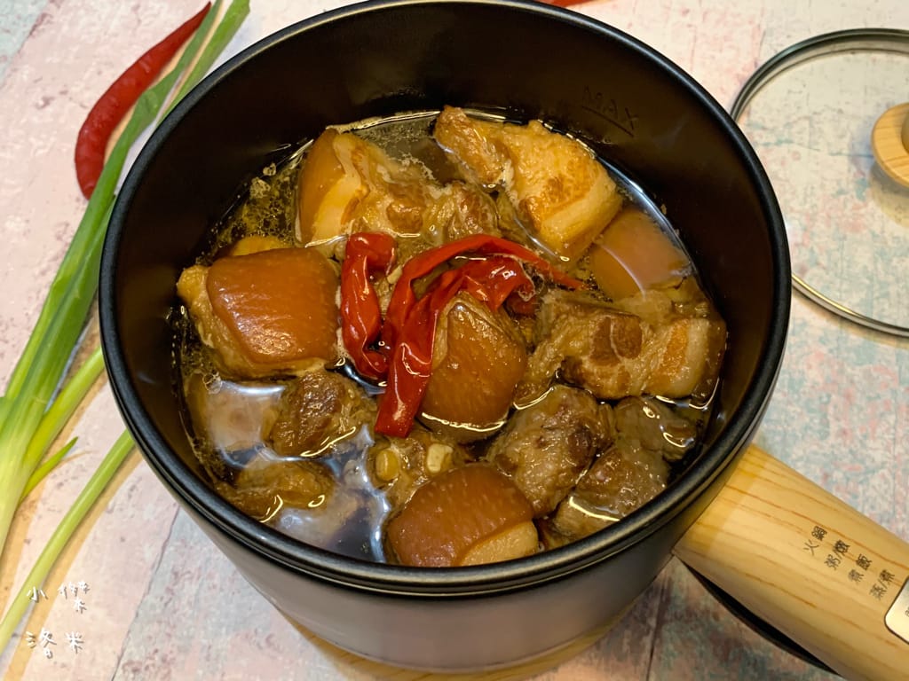 《生活》開箱【MOLIJIA 魔力家】M17 多功能不沾快煮小電鍋/電子鍋1.8L｜黑木紋款 上蒸下煮省時安全 小資族租屋族獨身族一鍋剛剛好 簡單小電鍋料理分享