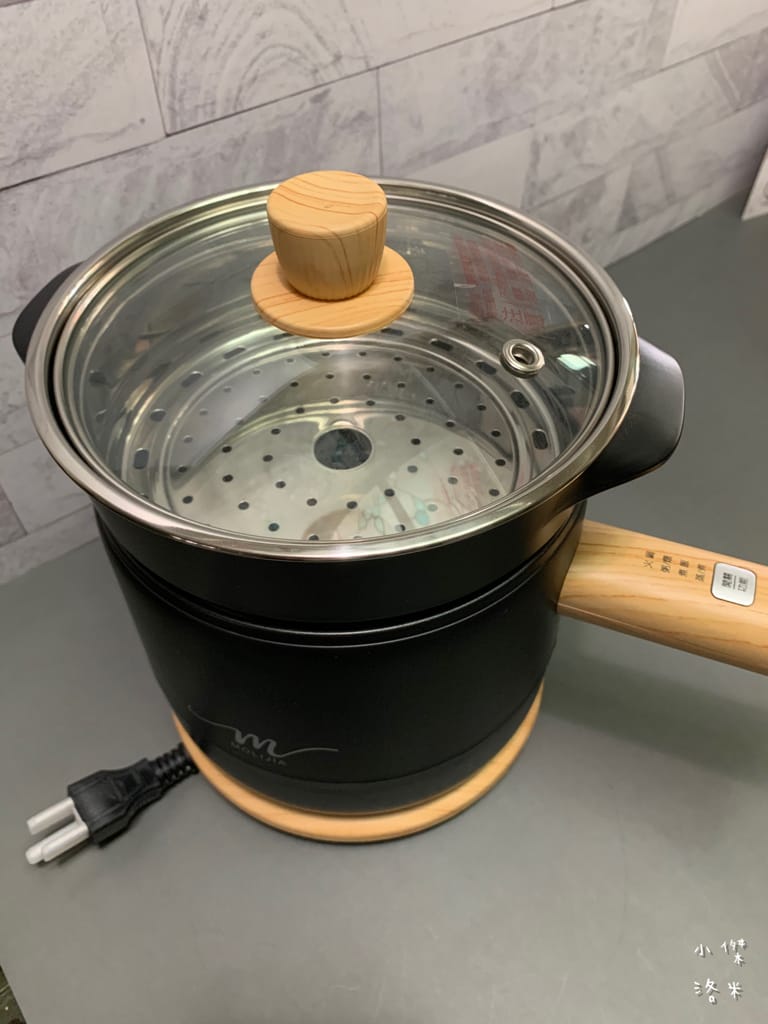 《生活》開箱【MOLIJIA 魔力家】M17 多功能不沾快煮小電鍋/電子鍋1.8L｜黑木紋款 上蒸下煮省時安全 小資族租屋族獨身族一鍋剛剛好 簡單小電鍋料理分享