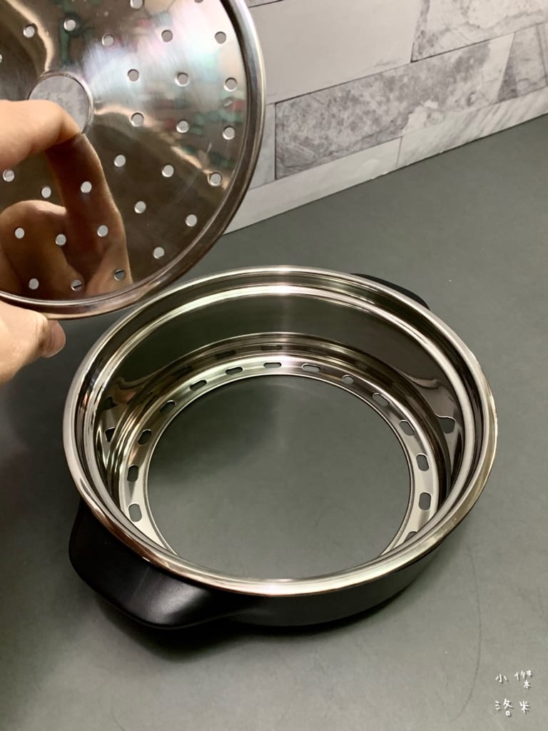 《生活》開箱【MOLIJIA 魔力家】M17 多功能不沾快煮小電鍋/電子鍋1.8L｜黑木紋款 上蒸下煮省時安全 小資族租屋族獨身族一鍋剛剛好 簡單小電鍋料理分享