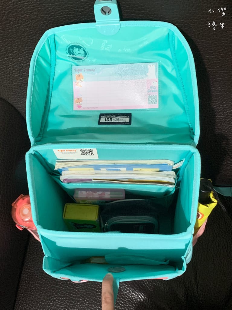 《親子》開箱 Tiger Family超輕量專業兒童護脊書包｜小學生必備機能性書包 2022新上市學院風  Pro 2-莓好花漾 護童安全燈安全大升級