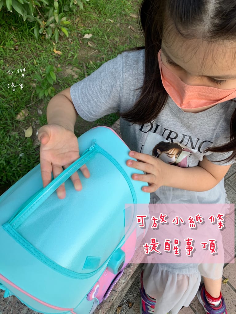 《親子》開箱 Tiger Family超輕量專業兒童護脊書包｜小學生必備機能性書包 2022新上市學院風  Pro 2-莓好花漾 護童安全燈安全大升級