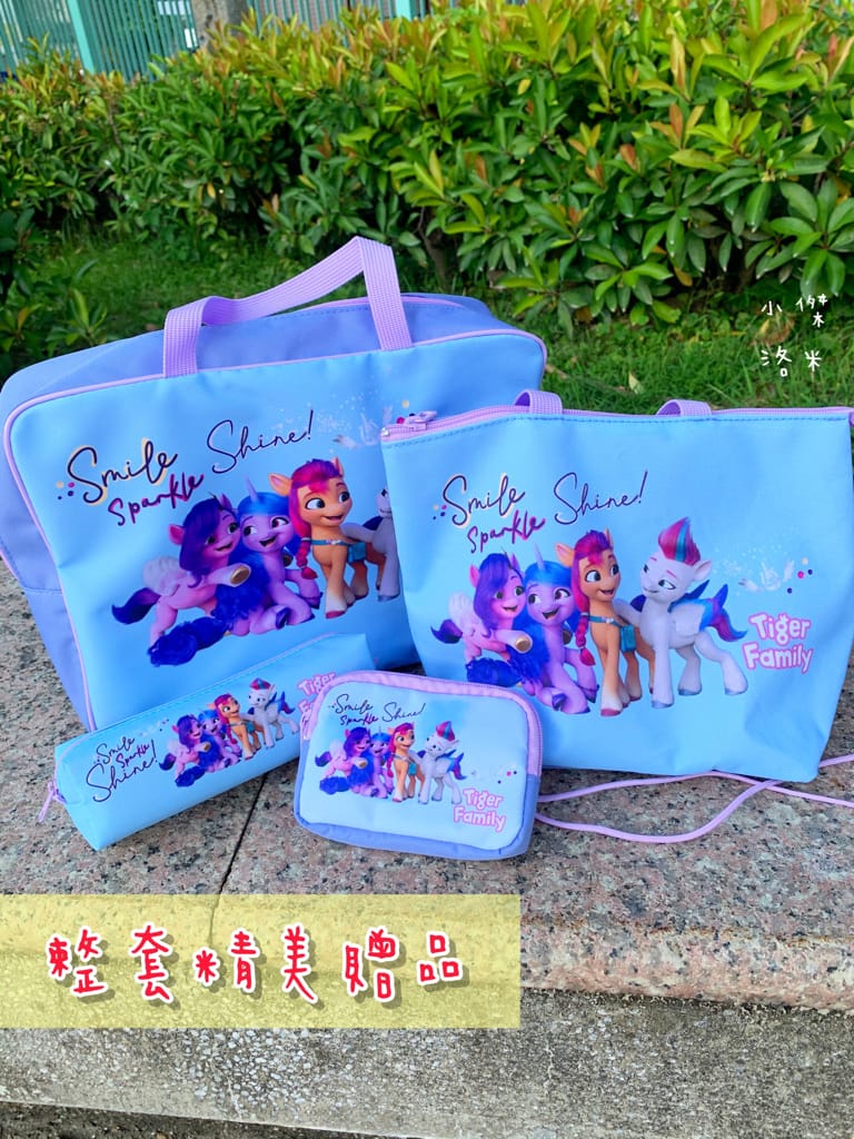 《親子》開箱 Tiger Family超輕量專業兒童護脊書包｜小學生必備機能性書包 2022新上市學院風  Pro 2-莓好花漾 護童安全燈安全大升級