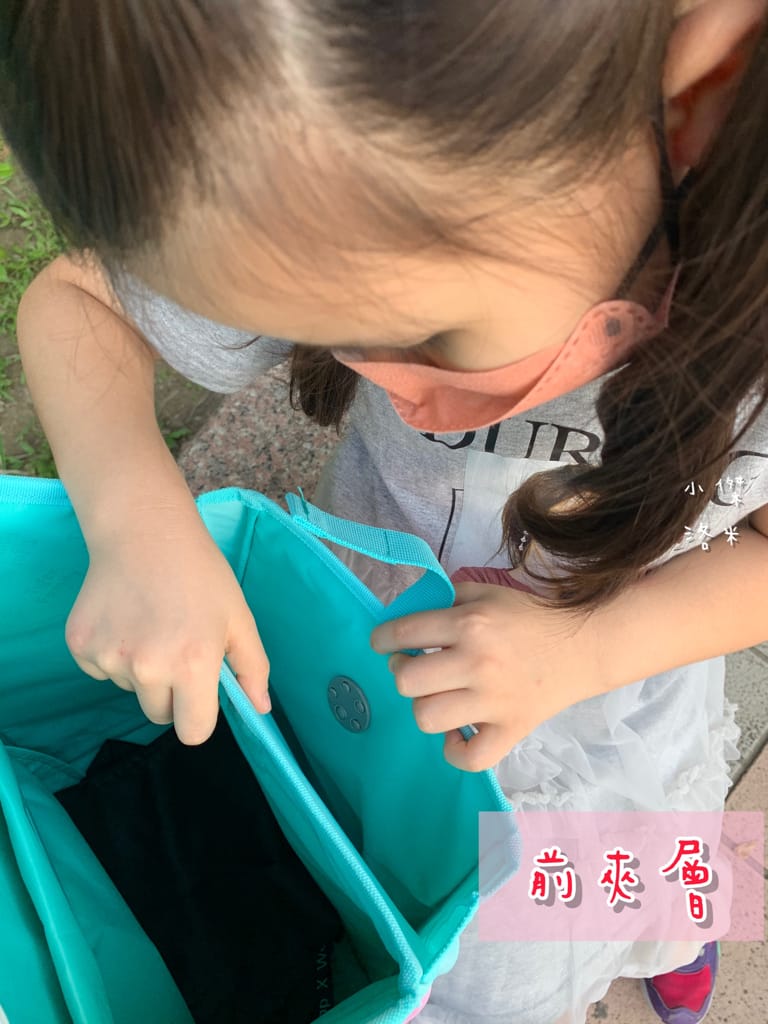 《親子》開箱 Tiger Family超輕量專業兒童護脊書包｜小學生必備機能性書包 2022新上市學院風  Pro 2-莓好花漾 護童安全燈安全大升級