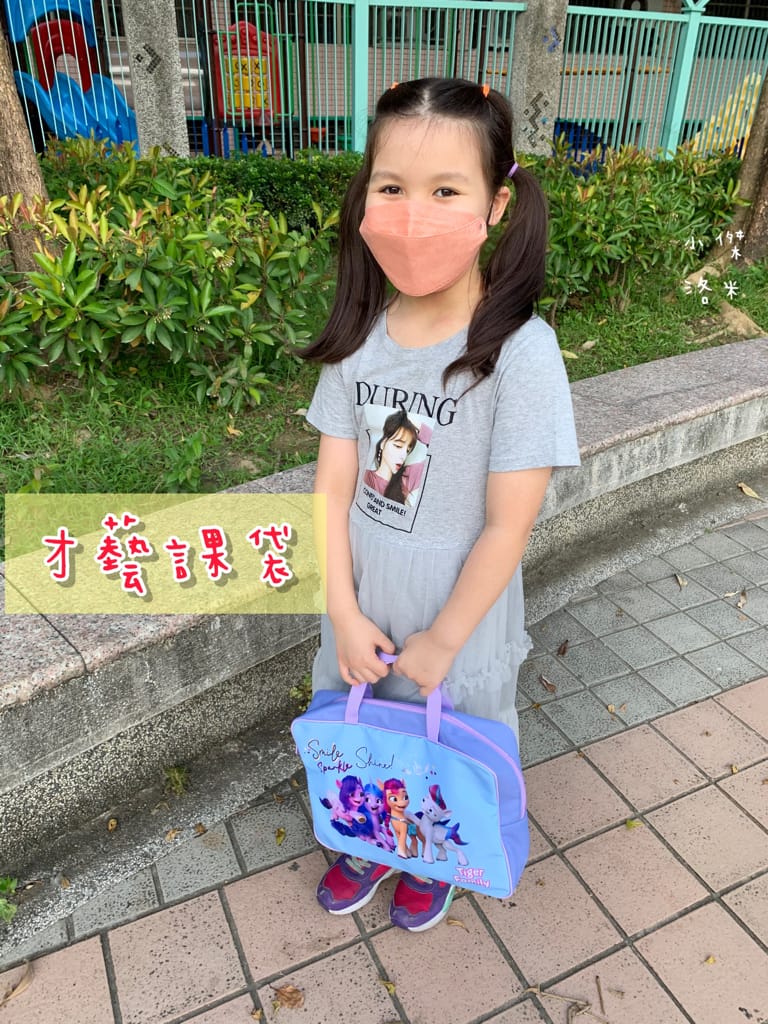 《親子》開箱 Tiger Family超輕量專業兒童護脊書包｜小學生必備機能性書包 2022新上市學院風  Pro 2-莓好花漾 護童安全燈安全大升級