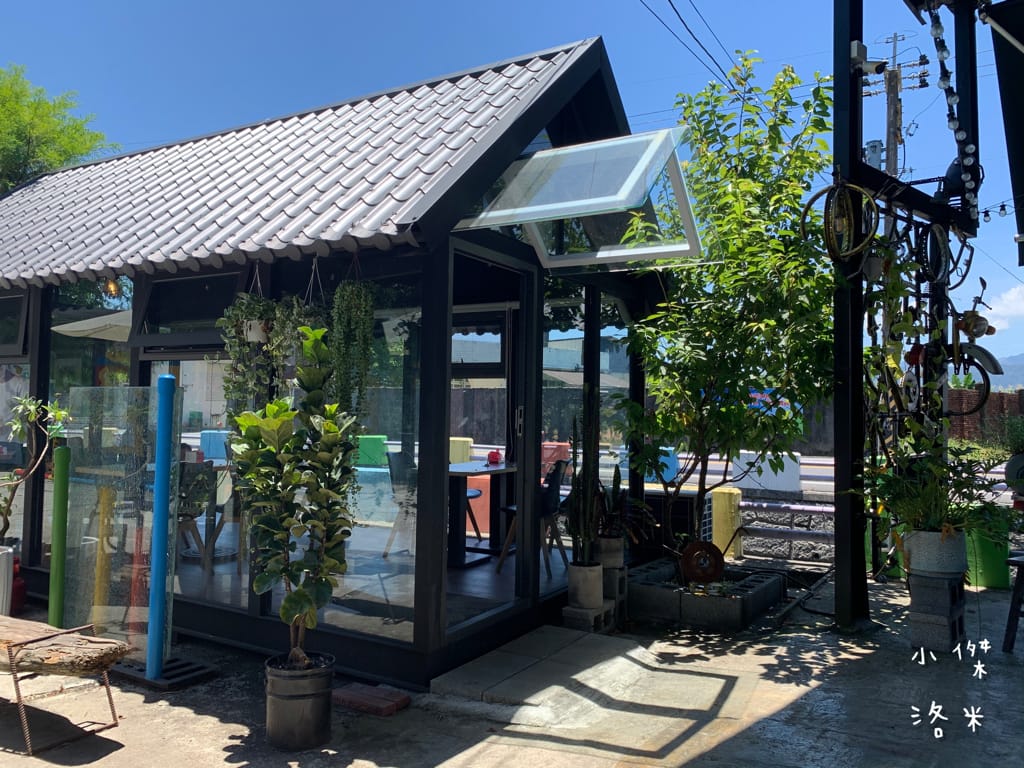 《旅遊美食》老司G Tea&Coffee｜宜蘭冬山 工業復古風 河岸玻璃屋 網美咖啡廳超好拍 兒童沙坑親子放風新選擇