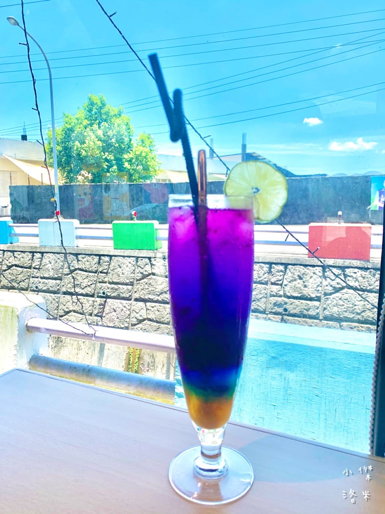 《旅遊美食》老司G Tea&Coffee｜宜蘭冬山 工業復古風 河岸玻璃屋 網美咖啡廳超好拍 兒童沙坑親子放風新選擇