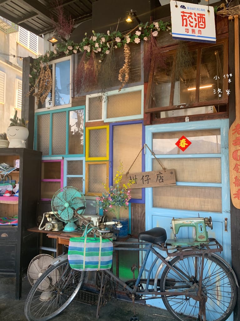 《旅遊美食》老司G Tea&Coffee｜宜蘭冬山 工業復古風 河岸玻璃屋 網美咖啡廳超好拍 兒童沙坑親子放風新選擇