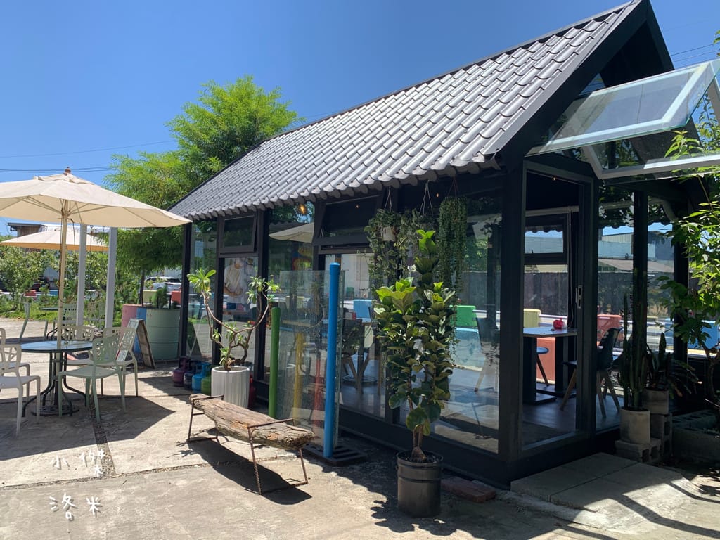 《旅遊美食》老司G Tea&Coffee｜宜蘭冬山 工業復古風 河岸玻璃屋 網美咖啡廳超好拍 兒童沙坑親子放風新選擇