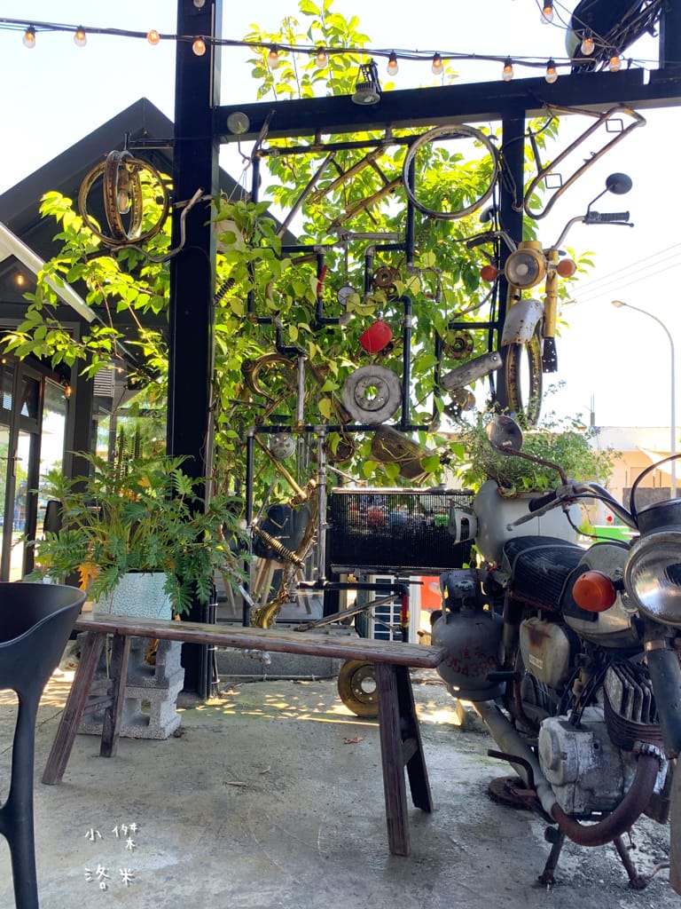 《旅遊美食》老司G Tea&Coffee｜宜蘭冬山 工業復古風 河岸玻璃屋 網美咖啡廳超好拍 兒童沙坑親子放風新選擇