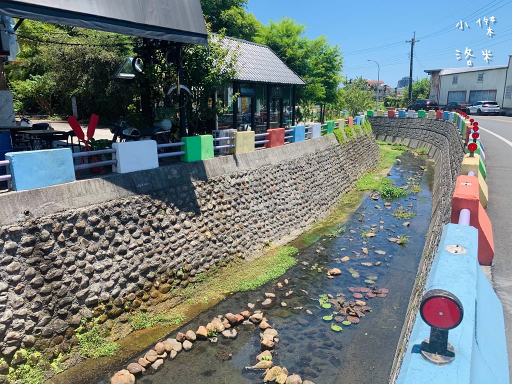 《旅遊美食》老司G Tea&Coffee｜宜蘭冬山 工業復古風 河岸玻璃屋 網美咖啡廳超好拍 兒童沙坑親子放風新選擇