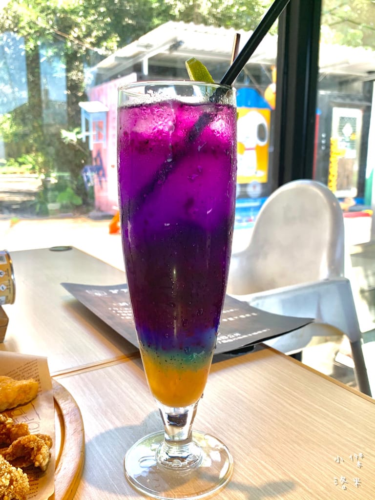 《旅遊美食》老司G Tea&Coffee｜宜蘭冬山 工業復古風 河岸玻璃屋 網美咖啡廳超好拍 兒童沙坑親子放風新選擇