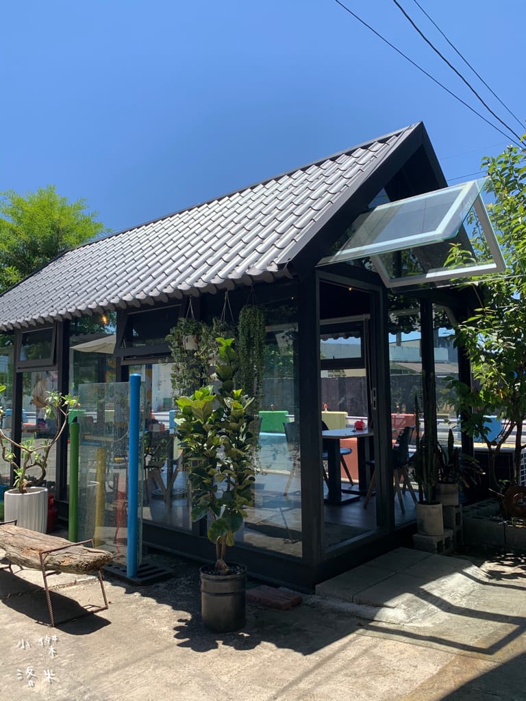 《旅遊美食》老司G Tea&Coffee｜宜蘭冬山 工業復古風 河岸玻璃屋 網美咖啡廳超好拍 兒童沙坑親子放風新選擇