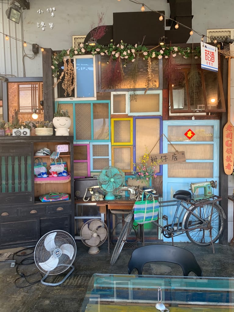 《旅遊美食》老司G Tea&Coffee｜宜蘭冬山 工業復古風 河岸玻璃屋 網美咖啡廳超好拍 兒童沙坑親子放風新選擇