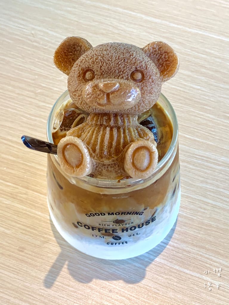 《旅遊美食》老司G Tea&Coffee｜宜蘭冬山 工業復古風 河岸玻璃屋 網美咖啡廳超好拍 兒童沙坑親子放風新選擇