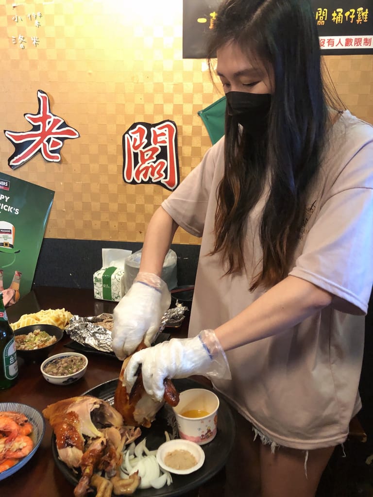 《美食》雞老闆桶仔雞｜桶仔雞/串燒/炸物/生啤 居酒屋風格  當月壽星送一隻桶仔雞 台北捷運萬隆站美食 壽星優惠