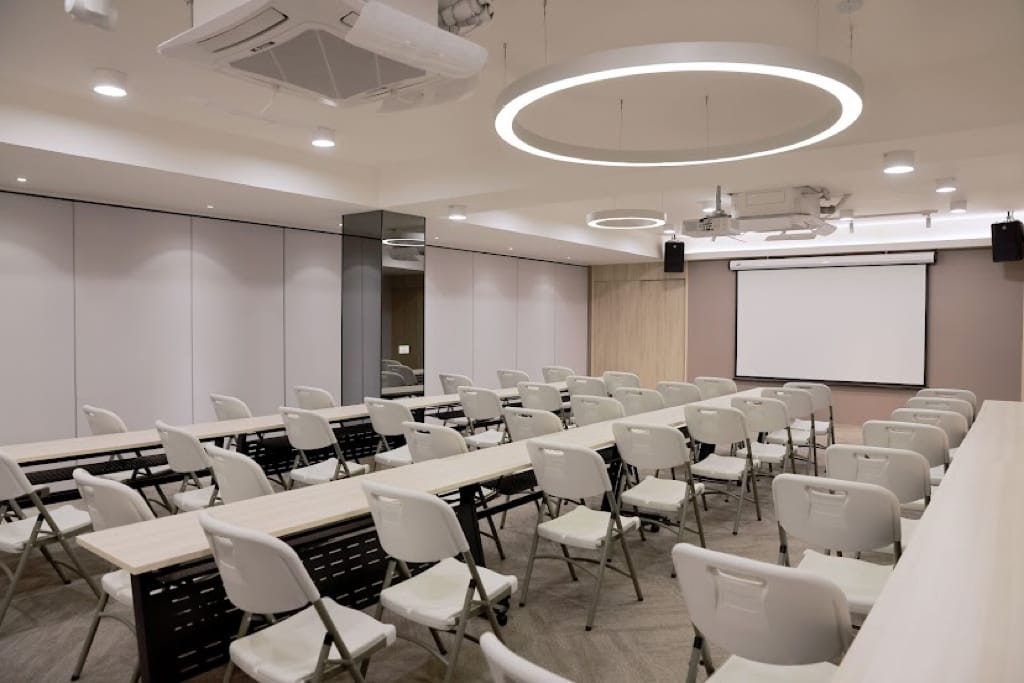 《生活》萊客共享空間｜台北車站多元場地租借空間 乾淨明亮辦公室出租/教學/會議/研討空間/台北教室租借