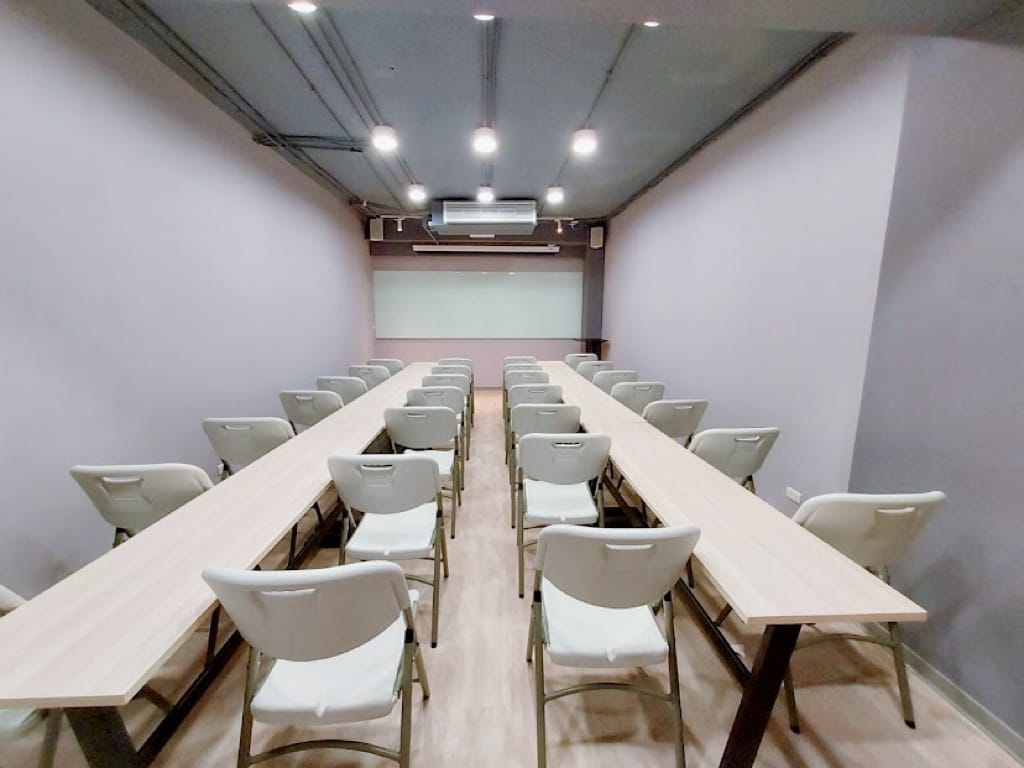 《生活》萊客共享空間｜台北車站多元場地租借空間 乾淨明亮辦公室出租/教學/會議/研討空間/台北教室租借