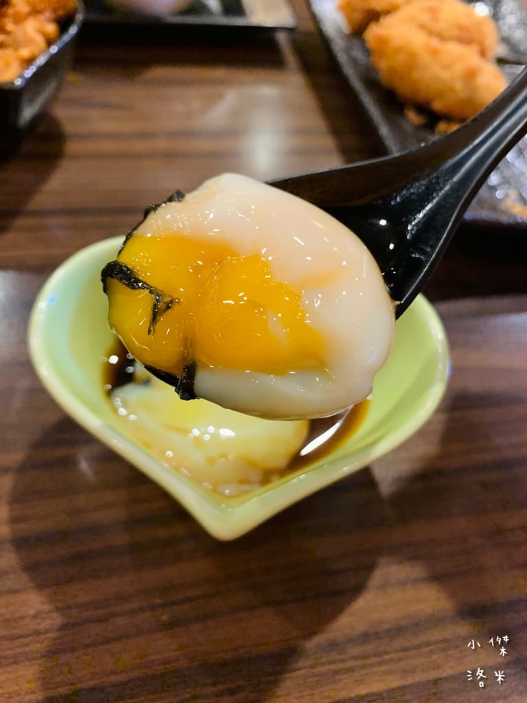 《美食》新丼｜網路熱度超高美食 誇張邪惡濃郁的起司瀑布牽絲到天邊 酥脆的oversize重量菲力豬排 叫人怎能不心動 中山站美食 台北好吃丼飯 台北美食推薦