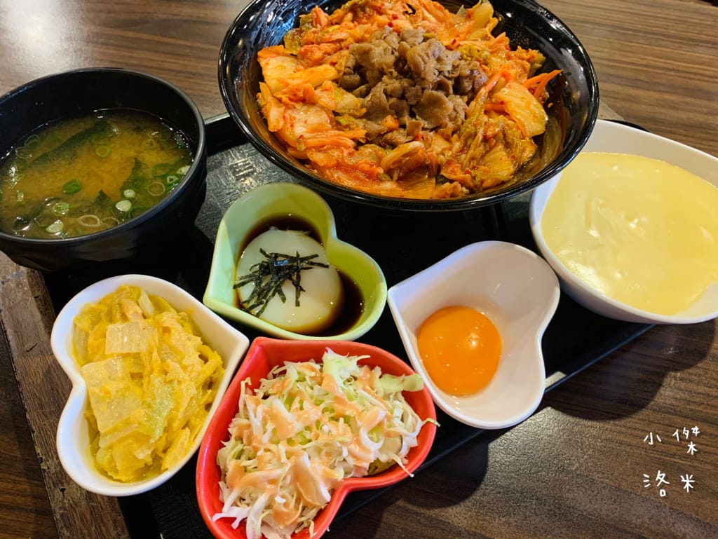 《美食》新丼｜網路熱度超高美食 誇張邪惡濃郁的起司瀑布牽絲到天邊 酥脆的oversize重量菲力豬排 叫人怎能不心動 中山站美食 台北好吃丼飯 台北美食推薦