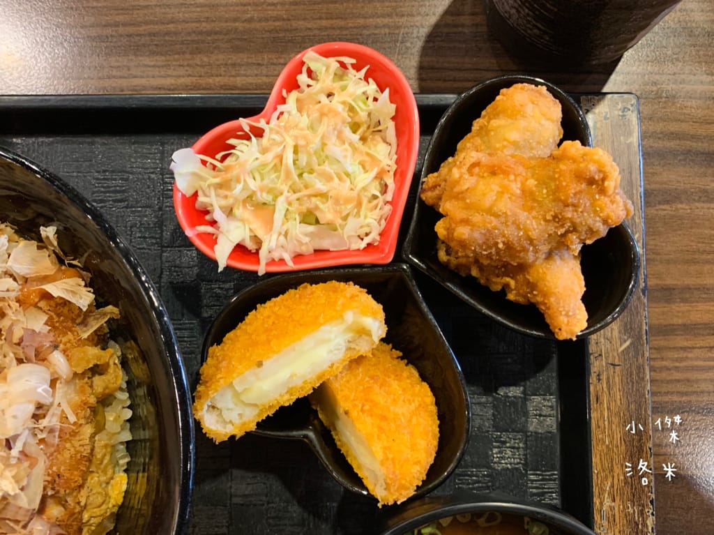 《美食》新丼｜網路熱度超高美食 誇張邪惡濃郁的起司瀑布牽絲到天邊 酥脆的oversize重量菲力豬排 叫人怎能不心動 中山站美食 台北好吃丼飯 台北美食推薦