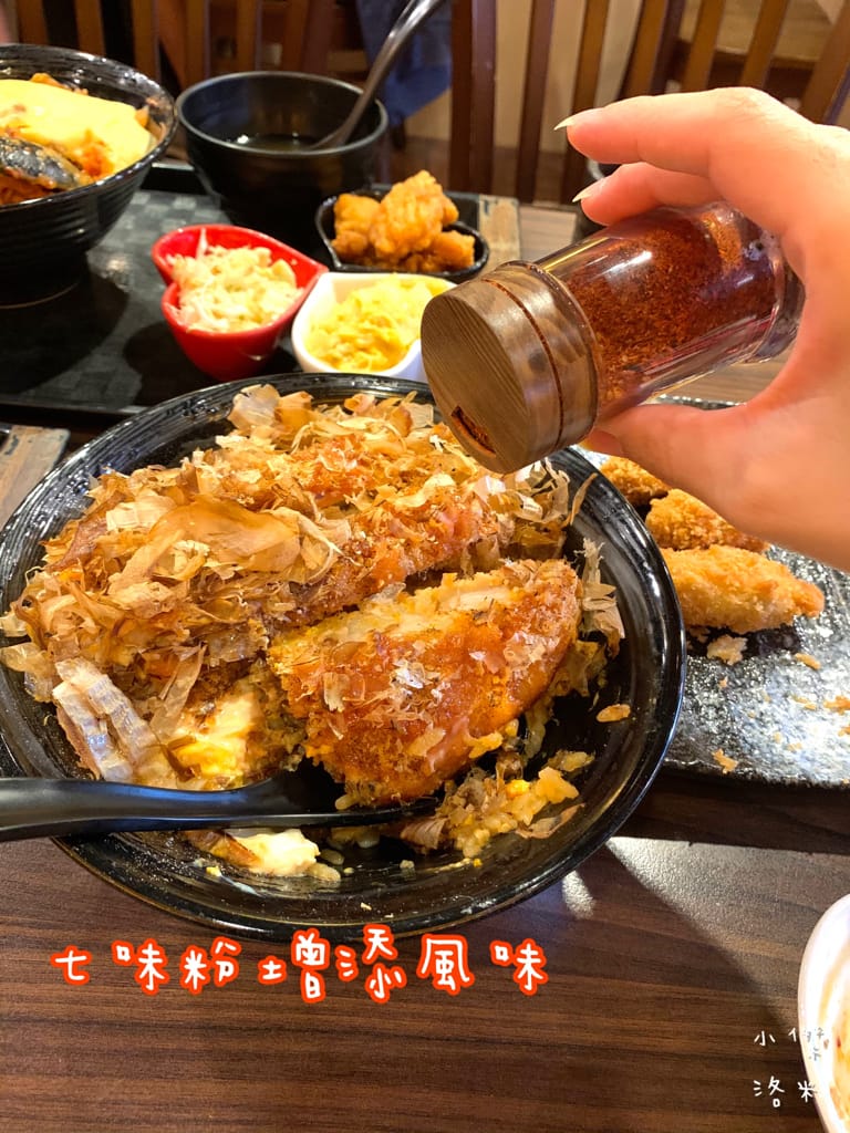 《美食》新丼｜網路熱度超高美食 誇張邪惡濃郁的起司瀑布牽絲到天邊 酥脆的oversize重量菲力豬排 叫人怎能不心動 中山站美食 台北好吃丼飯 台北美食推薦