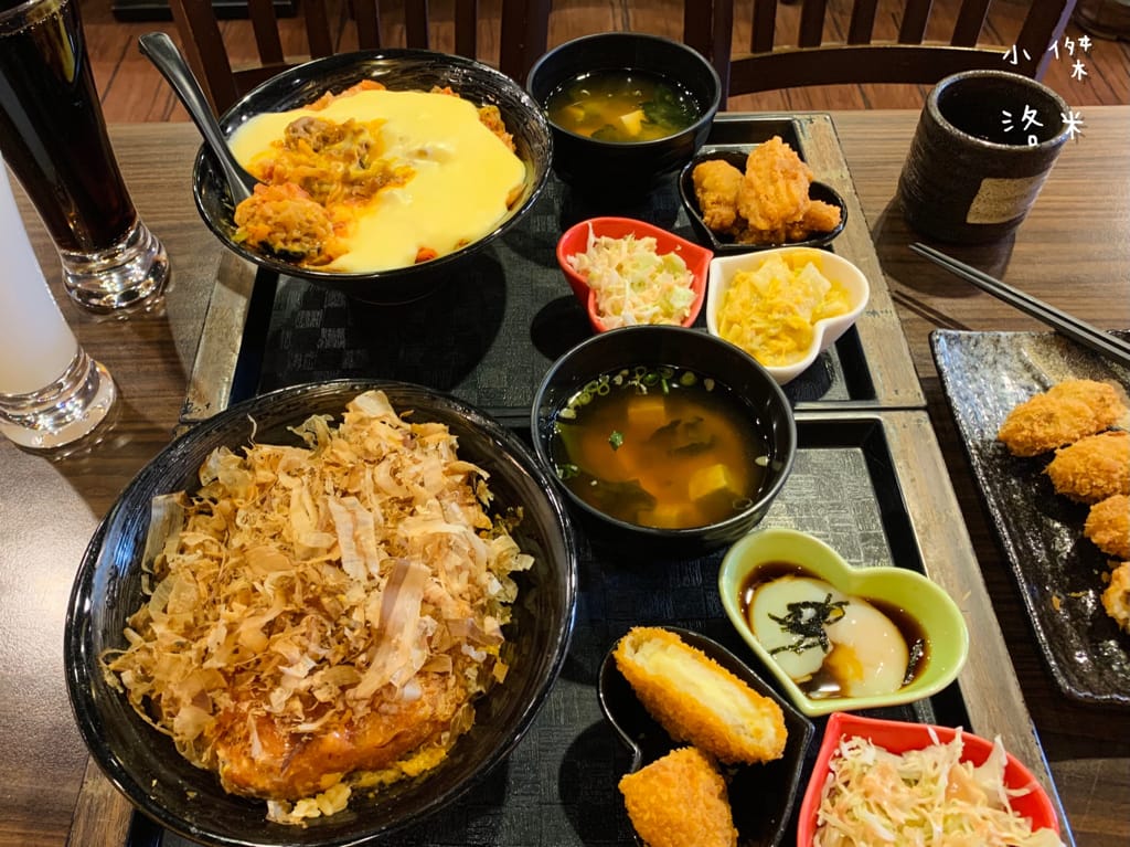 《美食》新丼｜網路熱度超高美食 誇張邪惡濃郁的起司瀑布牽絲到天邊 酥脆的oversize重量菲力豬排 叫人怎能不心動 中山站美食 台北好吃丼飯 台北美食推薦