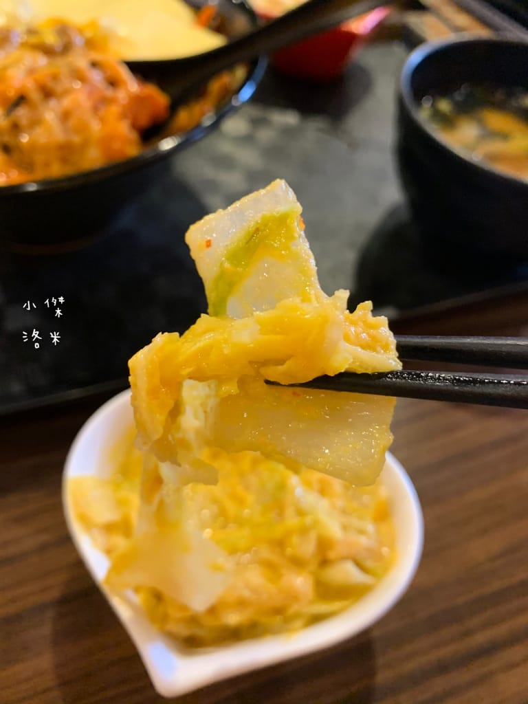 《美食》新丼｜網路熱度超高美食 誇張邪惡濃郁的起司瀑布牽絲到天邊 酥脆的oversize重量菲力豬排 叫人怎能不心動 中山站美食 台北好吃丼飯 台北美食推薦